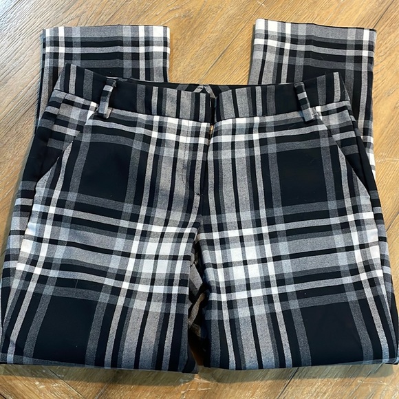 New York & Company Black & White Plaid Pants - Picture 4 of 4